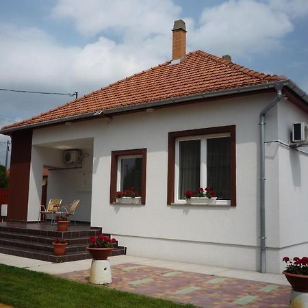 Morafeszek Vendeghaz Hotel Mórahalom Buitenkant foto