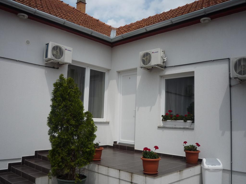 Morafeszek Vendeghaz Hotel Mórahalom Buitenkant foto