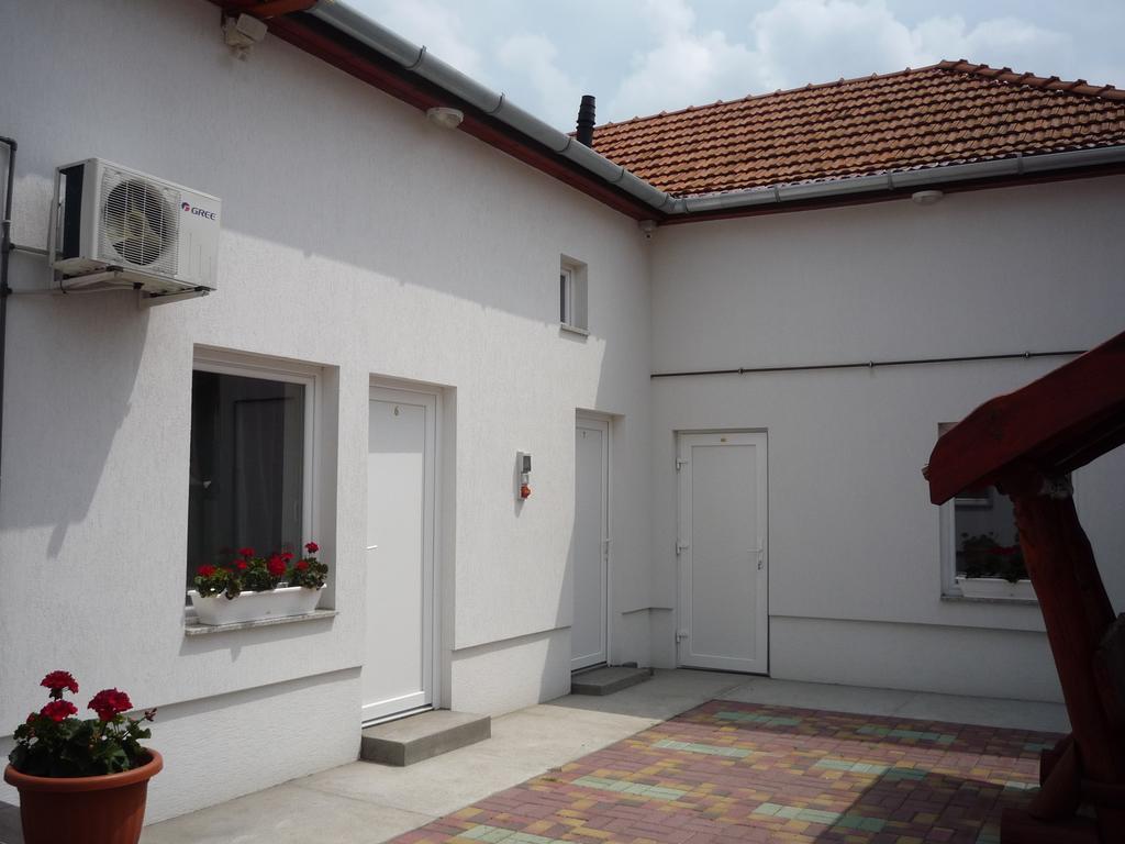 Morafeszek Vendeghaz Hotel Mórahalom Buitenkant foto